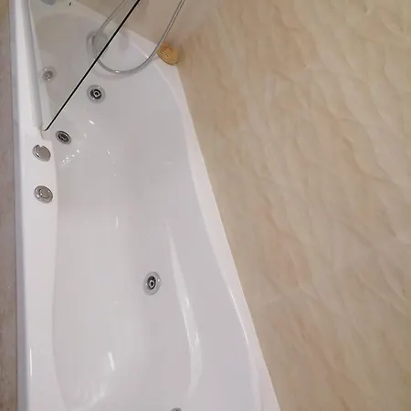 דירה Luxury 4-rooms, 2-bathrooms, Obor Area *